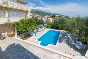 Πισίνα στο ή κοντά στο Villa Tomasovic with pool in Podstrana