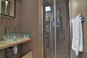 a bathroom with a shower and a glass sink at T3 2 chambres climatisation au calme 30 mètres du port in La Ciotat