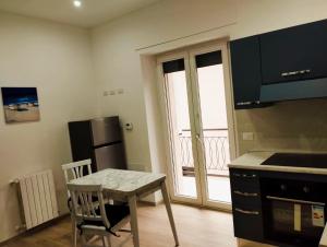Kuchyň nebo kuchyňský kout v ubytování Bilocale per 2 - Quadrilocale per 6 - Appartamenti Sebastiani centralissimi