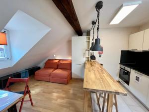 a kitchen and living room with a table and a couch at Apartments Aarbergergasse - Self Check-In in Bern