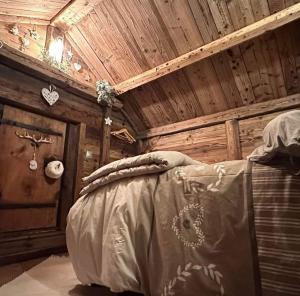 Postel nebo postele na pokoji v ubytování Amour & Chocolat
