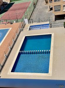 an overhead view of a swimming pool with blue water at ADOME Apartment Primavera in Santa Pola