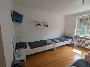 Un televizor și/sau centru de divertisment la Bright and comfortable unit across from Messe Wels