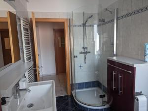 O baie la Bright and comfortable unit across from Messe Wels