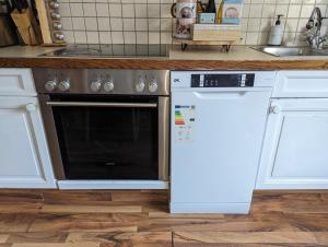 O bucătărie sau chicinetă la Bright and comfortable unit across from Messe Wels