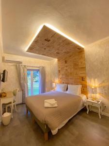 a bedroom with a large bed and a window at D'Vine - Country house in Cartaxo