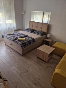 Postel nebo postele na pokoji v ubytování Apartment Downtown,parking