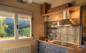 A kitchen or kitchenette at Dúplex Río Madera