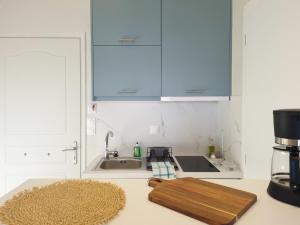 Kuchyň nebo kuchyňský kout v ubytování Sitia Old Port studio - 3min walk to beach - AC - WIFI