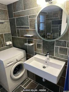 A bathroom at Elisso Villas Még 37 kép