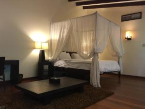 Postel nebo postele na pokoji v ubytování Siloso Beach Resort - Sentosa