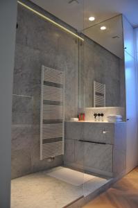Ett badrum på Smartflats - Raphael Suites