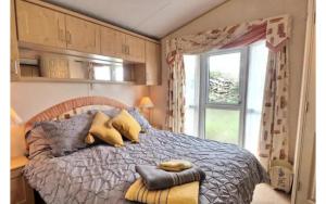 Llit o llits en una habitació de Cliffs of Moher Hideaway