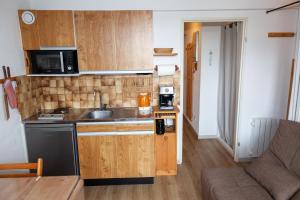 Kuchyňa alebo kuchynka v ubytovaní Studio 24m2, 1 chambre pied des pistes