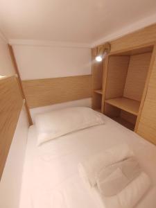 Postel nebo postele na pokoji v ubytování VG Pension and Residences