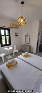 A bed or beds in a room at Elisso Villas