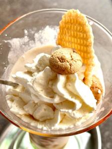 a bowl of food with corn on the cob and ice cream at Ediths Haus in Rhauderfehn