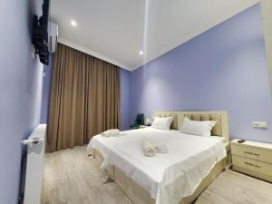 A bed or beds in a room at Hotel N