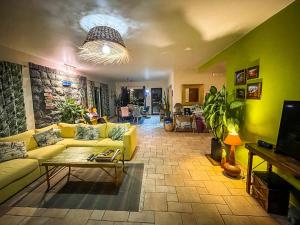 Część wypoczynkowa w obiekcie Indigo Star House