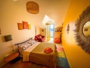 Łóżko lub łóżka w pokoju w obiekcie Indigo Star House