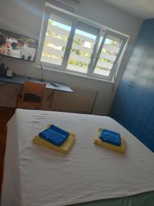 Postel nebo postele na pokoji v ubytování HushHush Apartman