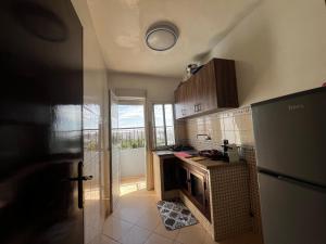 a kitchen with a sink and a refrigerator at Appart à 2 min de Casanearshore in Casablanca