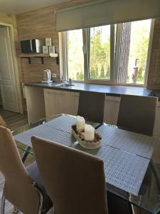 Kuchyň nebo kuchyňský kout v ubytování Kurumajake Peipsi järv