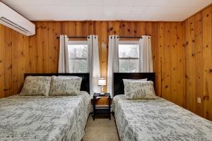 Gallery image of Kayaks, hot tub & more by lake! in Arrowhead Lake +85 photos