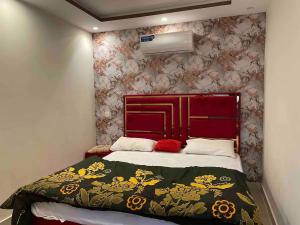 Ένα ή περισσότερα κρεβάτια σε δωμάτιο στο Hotel and apartments inn