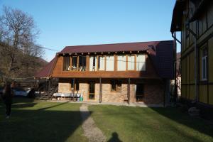 Imagen de la galería de Дім з видом на гори., en Vizhenka 112 fotos más