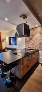 a kitchen with a black counter top and a sink at Votre résidence de vacances avec piscine, tennis, à 2 minutes de la mer in Vallauris