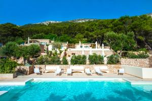 Bazén v ubytovaní Dolcevita Egadi Eco Resort alebo v jeho blízkosti