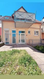 a house with a balcony and doors on it at Nisay Home - City House - Central Location - 5 Rooms in Ludwigsburg