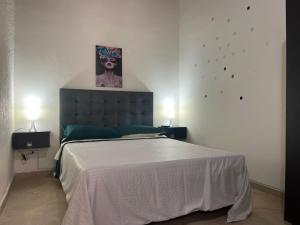 Ένα ή περισσότερα κρεβάτια σε δωμάτιο στο Hermoso apartamento con estacionamiento