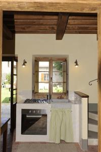 a kitchen with a stove and a stove top oven at La Casa Nova in Sansepolcro