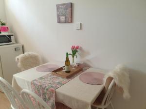A kitchen or kitchenette at Simay Apartman