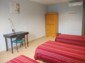 Cama o camas de una habitación en Hostal la Molina