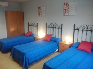 Cama o camas de una habitación en Hostal la Molina