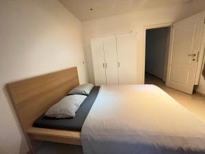 Postel nebo postele na pokoji v ubytování Habitación simple en Zaventem Bélgica