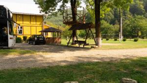 Imagen de la galería de Дім з видом на гори., en Vizhenka