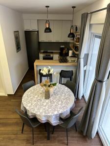 Kuchyňa alebo kuchynka v ubytovaní Holiday Home Nugal Makarska 2+2 + 31 fotografií