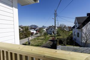 バルスタにあるBallstad Apartment Bの家のバルコニーからの眺め +7枚の写真