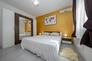 Postel nebo postele na pokoji v ubytování Villa Silente + 37 fotografií