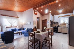 Φωτογραφία από το άλμπουμ του Zeusplace Red Roses Traditional House στην Κατερίνη