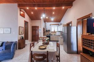 Φωτογραφία από το άλμπουμ του Zeusplace Red Roses Traditional House στην Κατερίνη