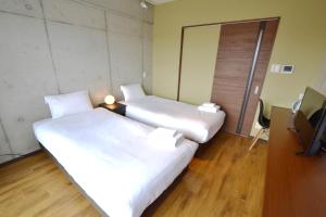 เตียงในห้องที่ Hotel Pescatore Okinawa