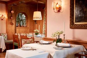 Reštaurácia alebo iné gastronomické zariadenie v ubytovaní Relais & Châteaux Hotel Tennerhof