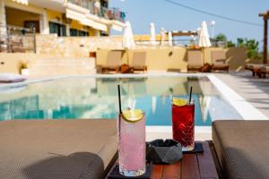 Bazén v ubytovaní Maria Resort Parga alebo v jeho blízkosti