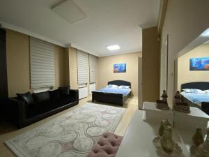 a living room with two beds and a couch at villa Aden şehir ve doğa manzarali 4 katlı in Çekirge