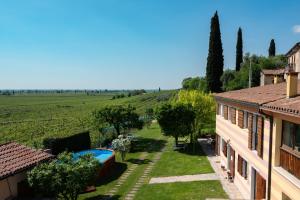 a view of a house with a garden and a field at Agriturismo El Crear in San Pietro in Cariano